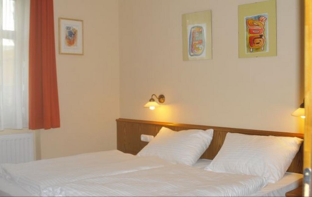 Csakvar Publo Etterem Es Panzio B&B 외부 사진