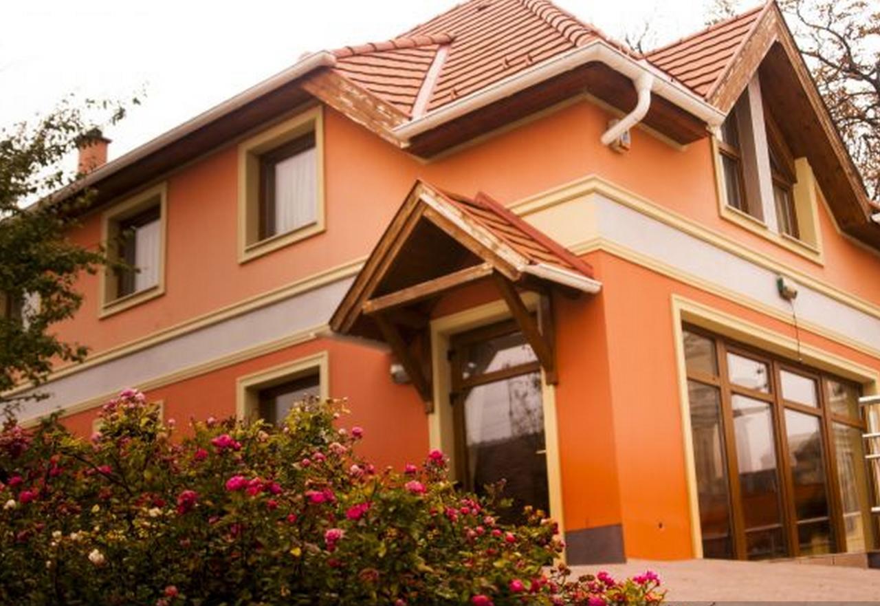 Csakvar Publo Etterem Es Panzio B&B 외부 사진