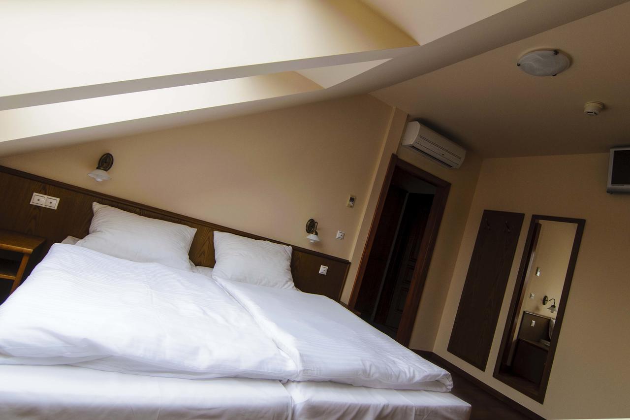 Csakvar Publo Etterem Es Panzio B&B 외부 사진