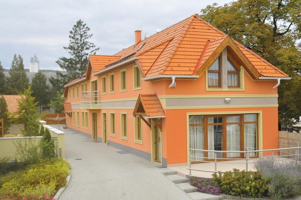 Csakvar Publo Etterem Es Panzio B&B 외부 사진